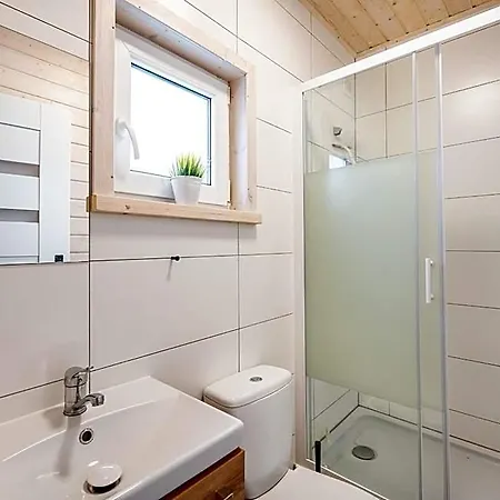 Pod Lasem Rusinowo (Slawno)